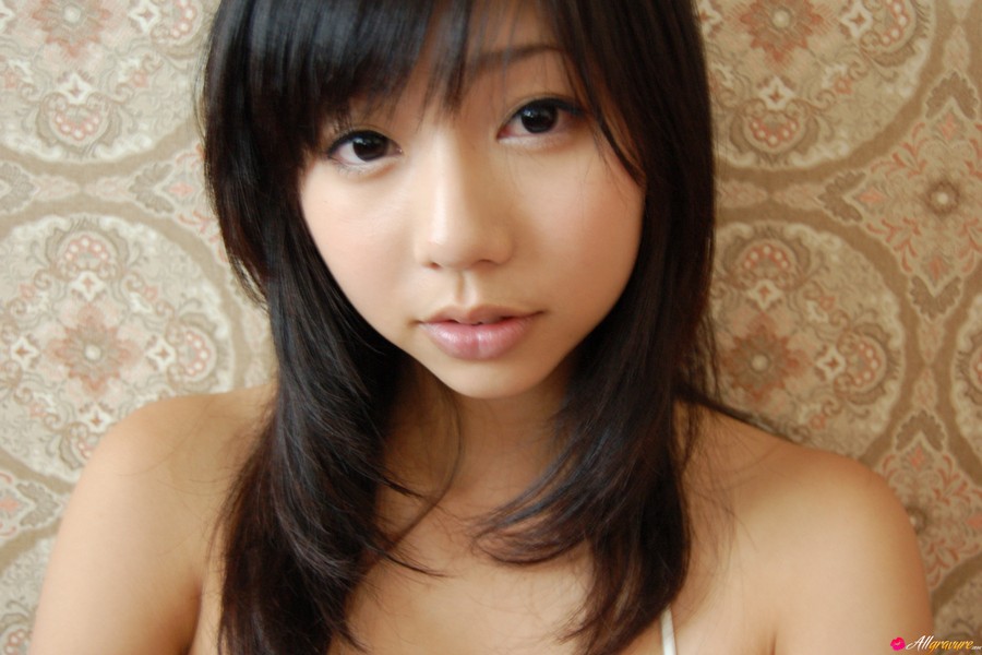 Сочная азиатка с волосатой вагиной 